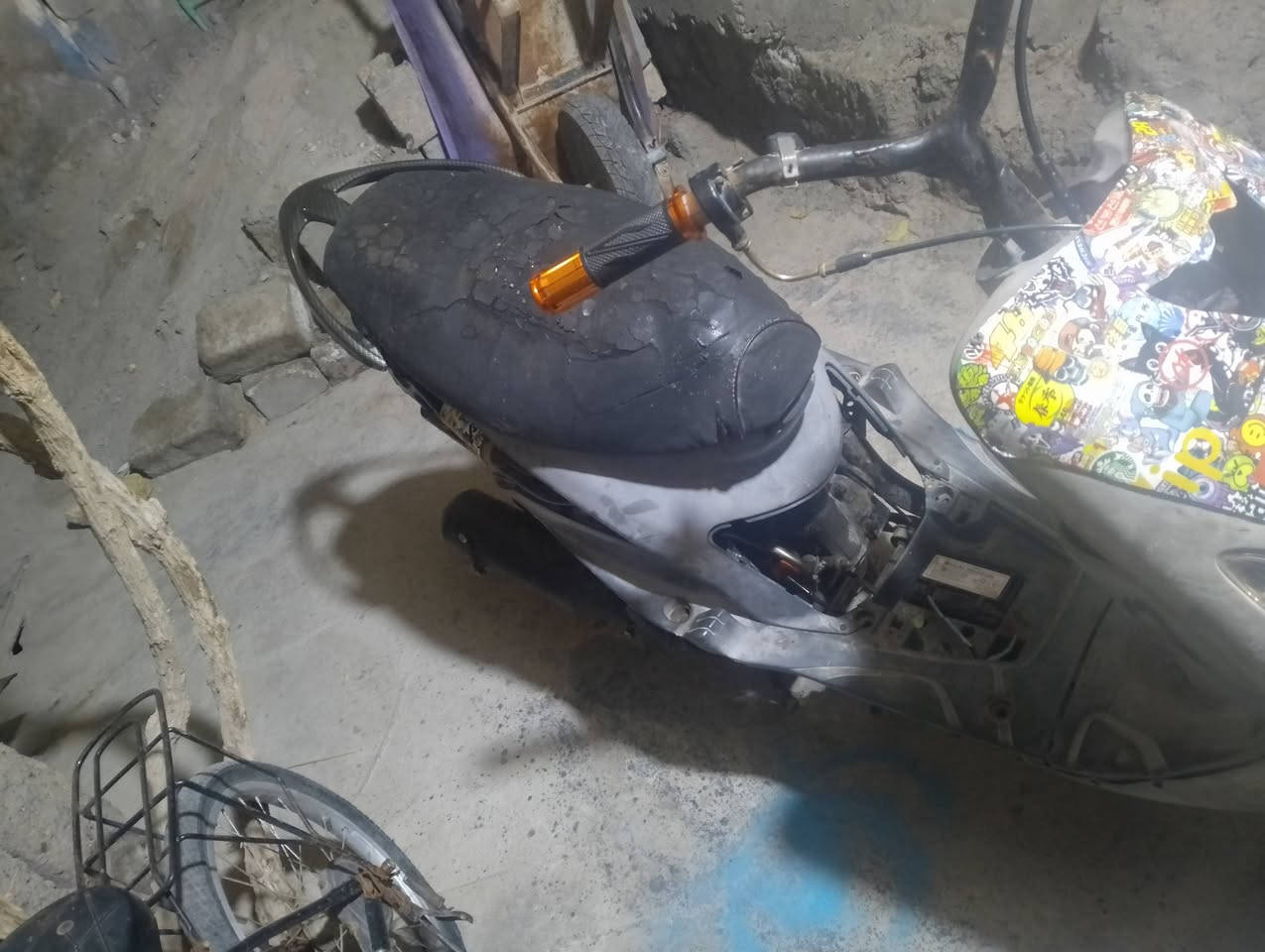 السلام عليكم شباب درجة ماكس حلو ونضيف بوش 49بالدي شلع شق القع زوج طائرات جدد صدر قدام جديد المكان البصرة كرمة علي السعر 375 *****************متوجد وساب
