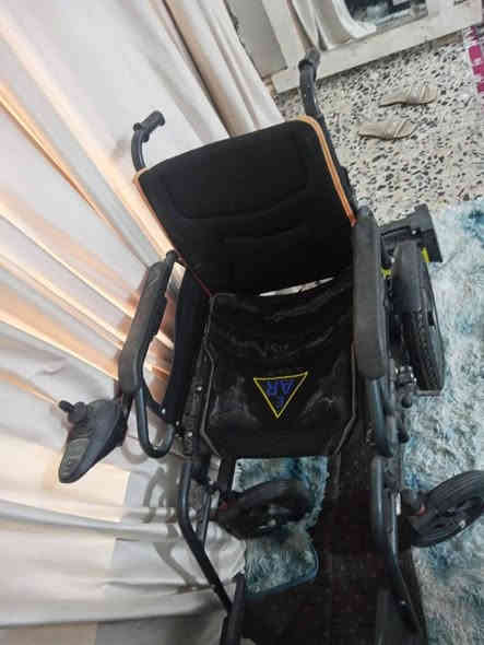 عربانه معاقين شحن للبيع  مكان العبيدي شارع يوسف  الكرسي ممستخدم باتري شاحنه ملحاتها للستفسار *********** بغداد العبيدي شارع يوسف
