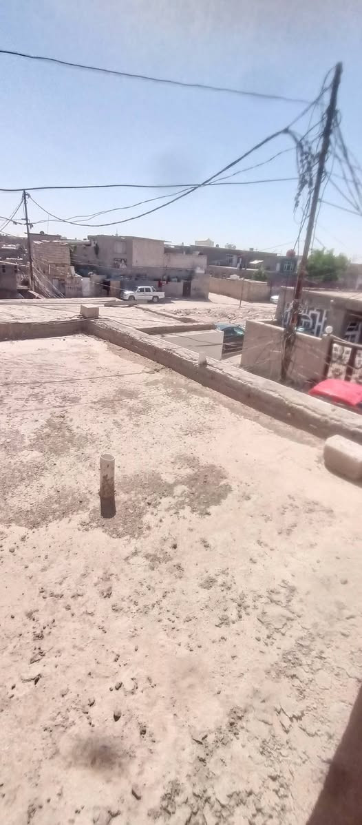 السلام عليكم بيت 100 متر وره مال سكر في الانصار سيراميك لفوق سقف ثانوي اصلي بورسلين ارضيه كلها يحتوي على صاله وغرفتين وحمام سعر٣٣ وبي مجال  ‏‪***********‬‏
