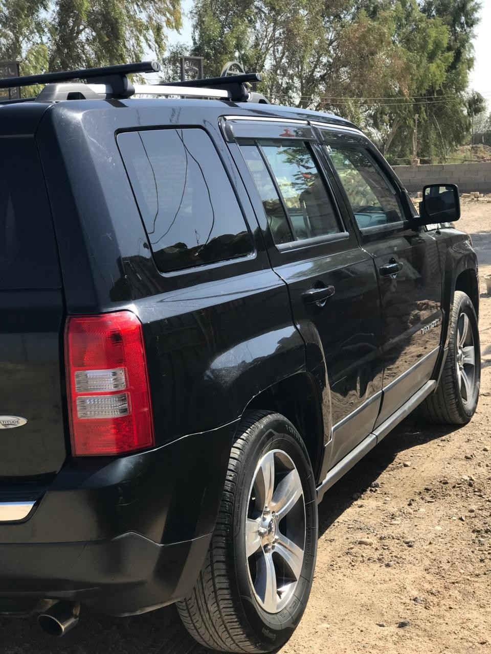 سلام عليكم جيب باتريوت البيع موديل 2017ارقم بصره السعر 113
كشنات جلد +كشنات كهربائيه 
تحكم ستيرن 
تشغيل عن بعد 
فتحه سقف 
شاشه قلاب بلاديه 
محرك 2000
وارد امريكا مثل ما موضح بالصور باب الجنطه الخلفي 
الاستفسار ***********
/////////////***********
