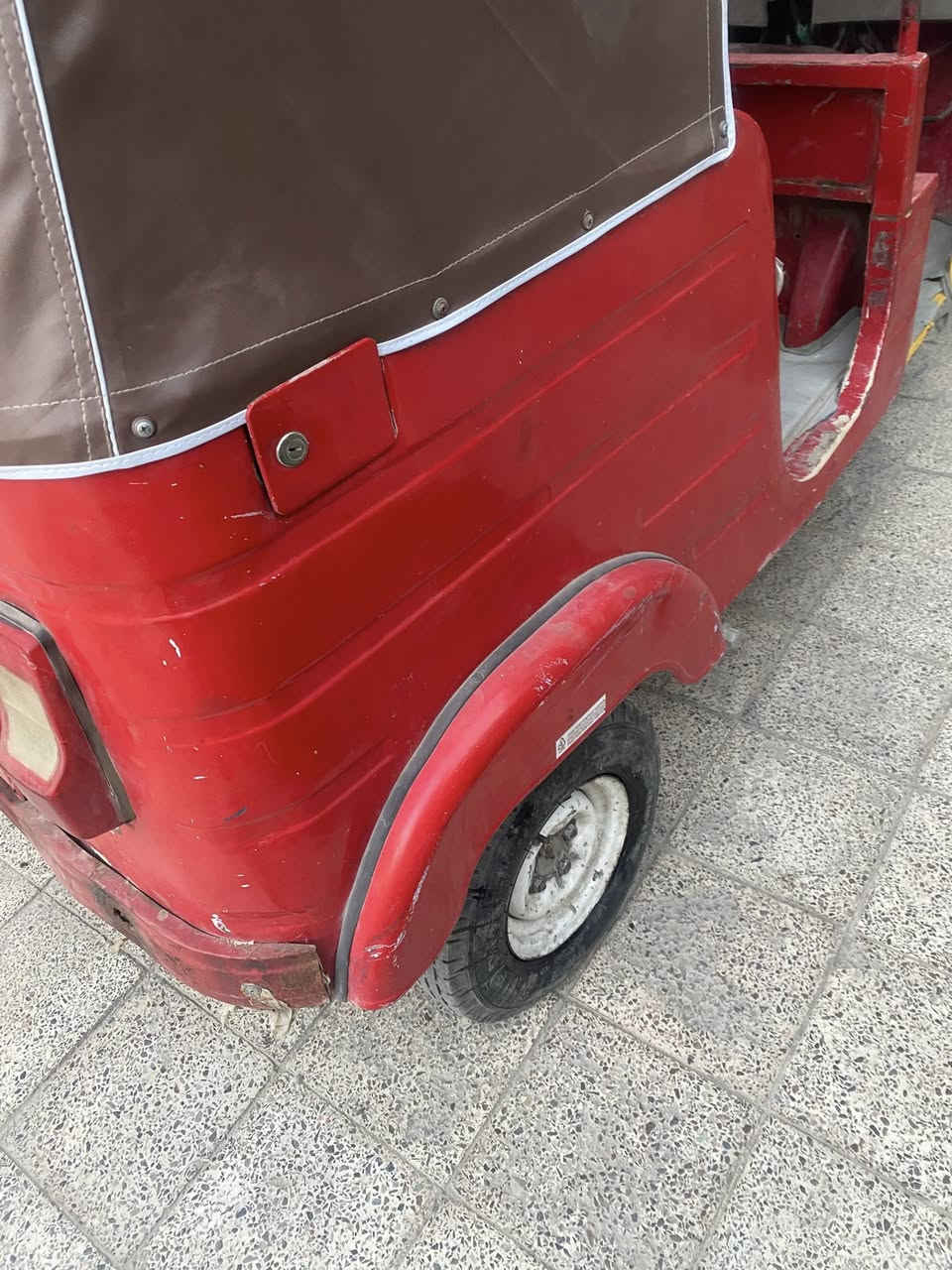 سلام عليكم تكتك ١٨ شهر  ٨  تكتك بس دوس معمره وليهن معجون باقي تكتك شوفه عينك بلاد تكتك جاهزه كلجات قبل سبوع بدلت عنبار رئسي وجادر  هم وضاغطه وزنجيل وبلكات ومجاول جدد اصلي اوراق ذاك يوم رجعت طلعتهن شرط ترقيم وياك لترقيم تكتك بيها نقوصات بس بنزات بريك نقص ينزل من سعرها السعر ٣٨٠٠ وبيها مجال مكان بغداد الامين ثانيه رقم ***********
