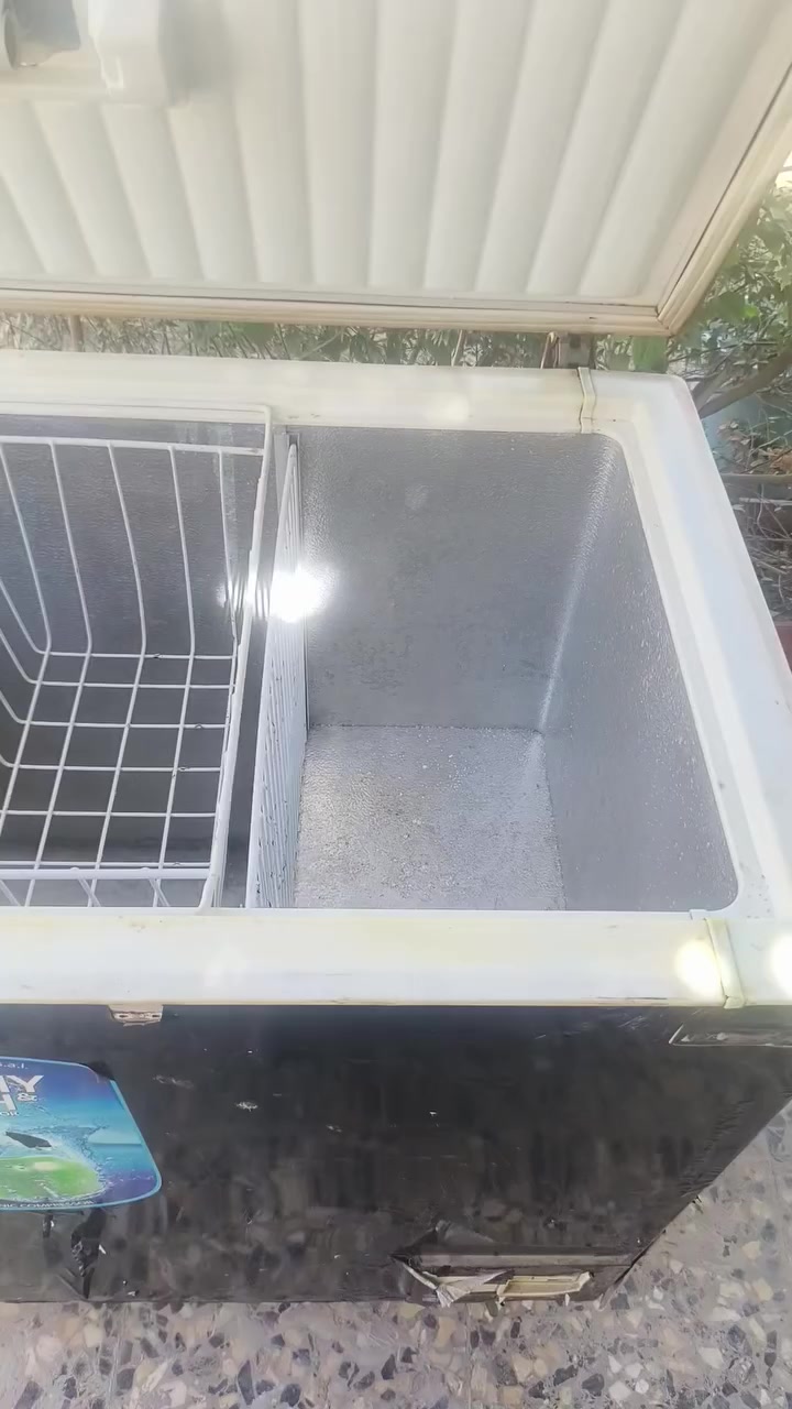 مجمدة للبيع تشتغل بس ما تبرد انطي سعر بما يرضي الله وبلعافية على لياخذهة


**إذا كنت صاحب هذا الإعلان وتريد حذفه لأي سبب، رجاءا أرسل رسالة إلى الدعم الفني**