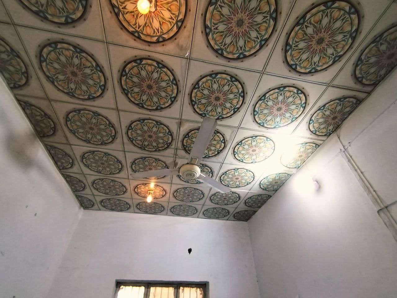 بيت للايجار
طابقين في الجنينه قرب السوگ
المساحة 220 متر

يحتوي 4 غرف نوم
توجد غرفة جبيرة طولها 9 متر

مطبخين
حمامات ومرافق
استقبال
ديوانية
كيزر ماطور
كراج للسيارة
حديقة السعر 900
***********
