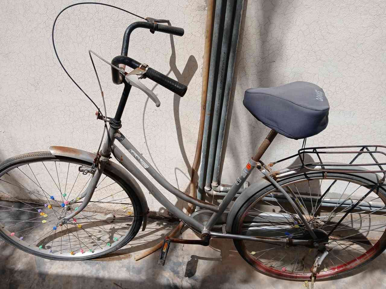 بايسكل حجم 27 للبيع التايرات نص عمر
السعر 40 الاتصال ***********
