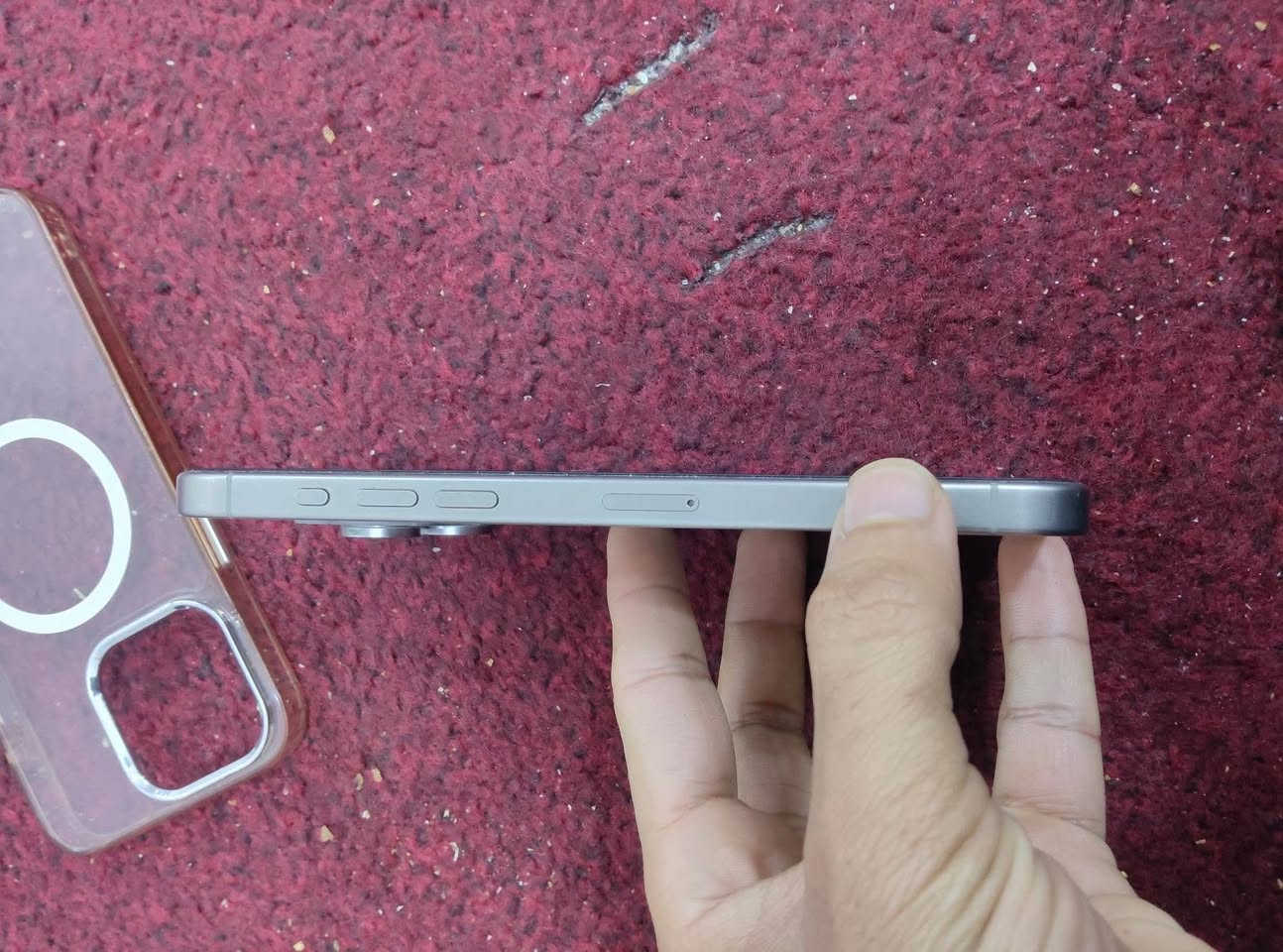 ايفون 15 برو ماكس ماستر الشرق اوسط ٢٥٦ مكفول لا مفتوح ولا مشخوط ولا ملعوب بي البطارية ٨٥٪؜ 
هذا رقمي للتواصل واتساب ***********
