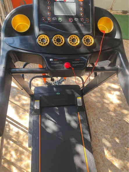 جهاز جري كهربائي speed fitness 

جهاز نظيف جدا نظافته ٩٥٪؜ لازال استيكر الشاشه بي يتحمل وزن اكثر من ١٢٠ كيلو   استعمال قليل جدا لعدم التفرغ 

السعر ٣٠٠ الف 
المكان /تنومه /كردلان 
هاتف /  *********** البصرة
