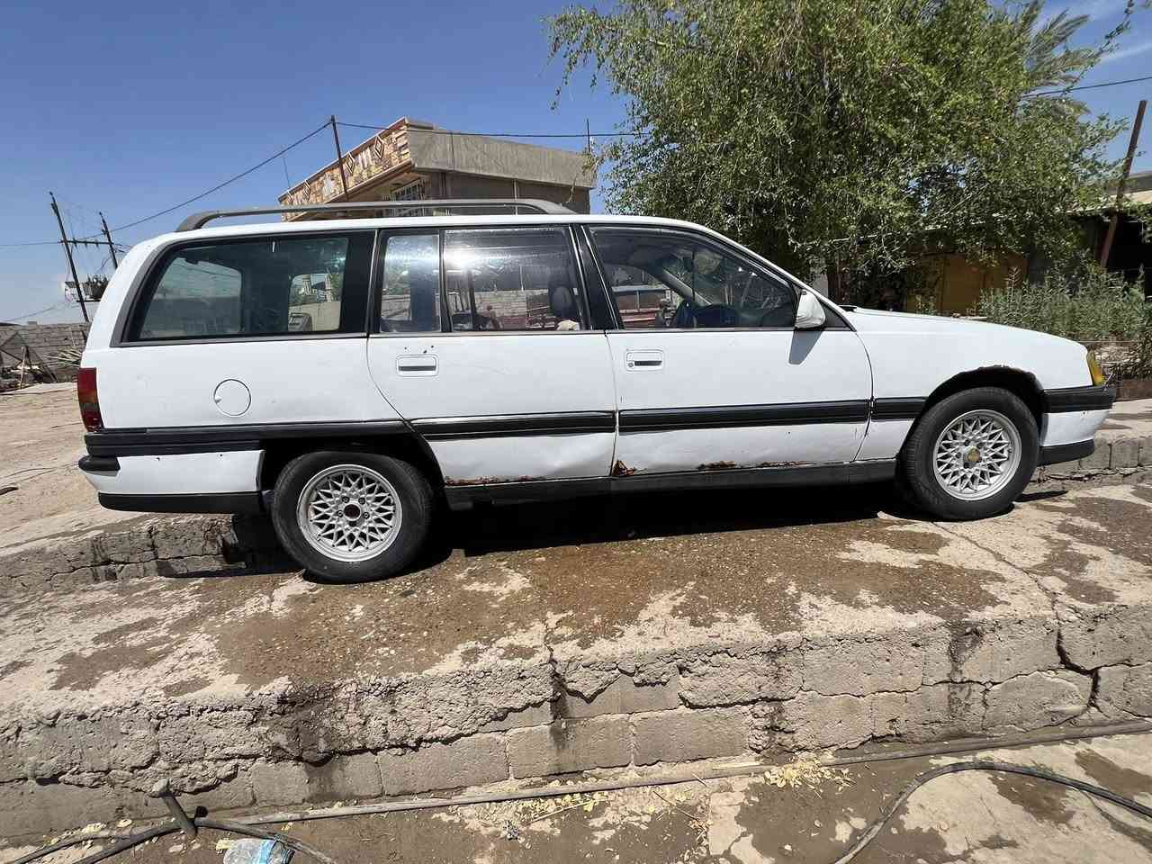 سلام عليكم اوبل البيع موديل 93سنويه تسقط 2030 راعيها موجود كير مكينه بطه محرك كير مكفول تخم تاير السياره زينه نضيفه السعر ٢٥ورقه وبيها مجال المكان بديالى بعقوبه اتصل على الرقم ***********
