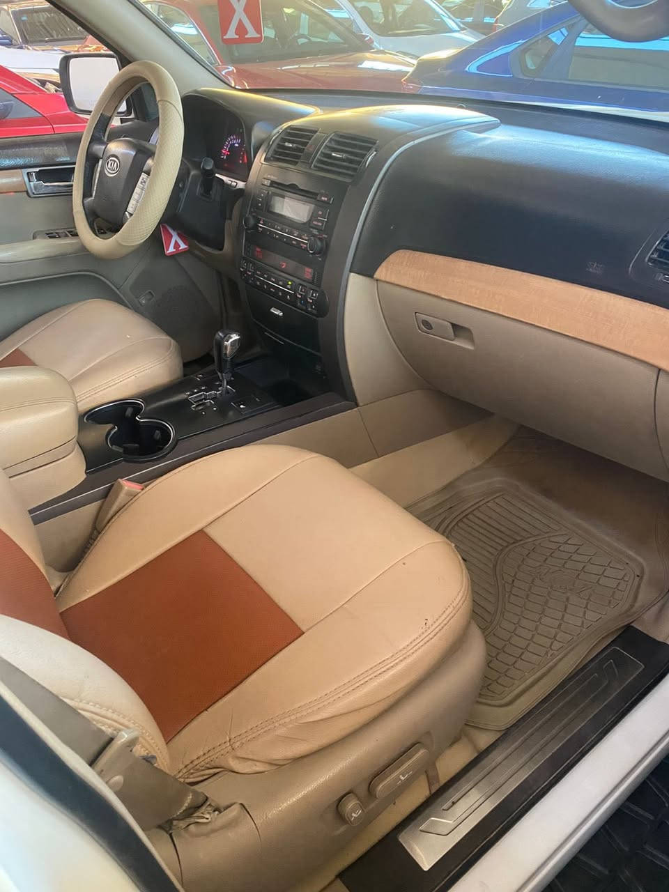 السلام عليكم
للبيع مهافي 
موديل 2013
خليجي 
فول مواصفات 
كفالة عامه سيارة 
مواصفات 
فتحه 
7 راكب
3 قطع تبريد 
زراك امامي 
مري شفط 
كراسي كهرباء 
بصمه 
تحكمات ستيرين 
فورويل 
رقم بغداد انكليزي 
باسمنه سيارة 
السعر 165
***********
