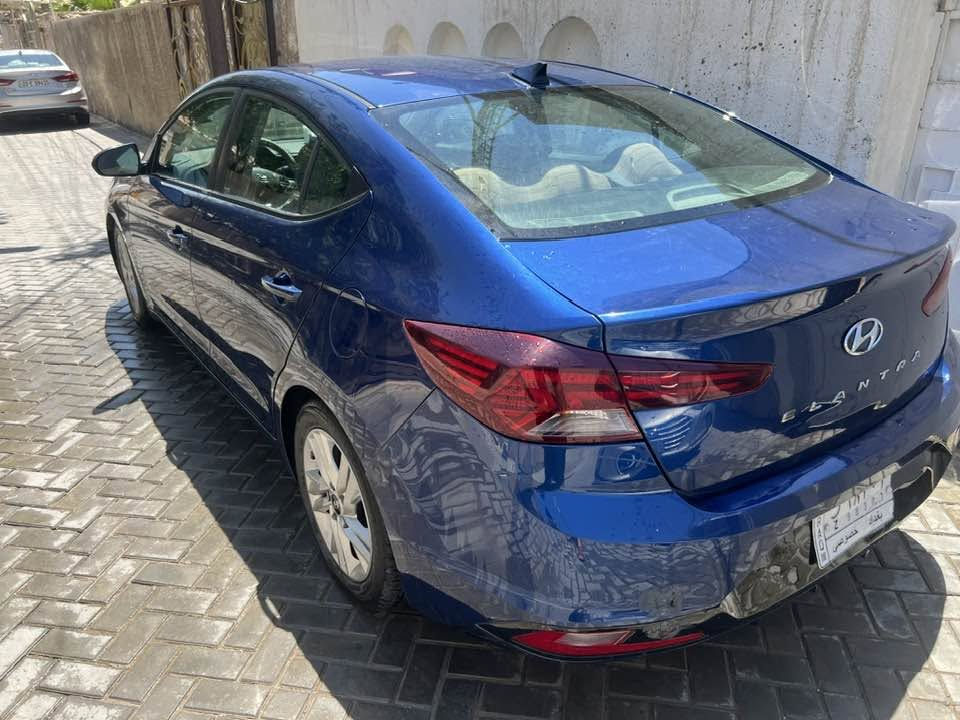 حبايب النترا ٢٠٢٠ 
حادثها فقط بنيد مبدل الباقي ليبل واحد 
الساره حلوه 
بيها بارد بالصندوك بالعراق حلوه ومرتبه 
ماشيه ٨٨ ميل 

(السعر ١٢٧ ورقه)  وبيها مجال حك الجيه 
*********** 
رجاءا الي مو شراي لتعبني 
بيك خير اتصل او تعال شوفها اخذها للسونار ما عدي شي

