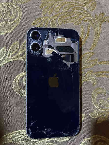 متاح آيفون 12 مني الذاكرة 64 طباريه 75 نموذج M مبدل شاشة اصلية احسن نوعيه فيس إيدي شغال السعر 150 وبي مجال قليل المكان الحبيبيه ***********
