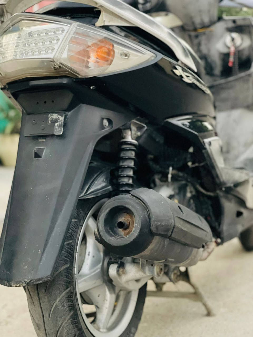 دراجه سكنس فحل نوزل خطين دراجه خير من الله ونضيفه بس اكلجاتهة يرادلهن ادامه وماصارلهة هواي عندي ولا موكفتني بشارع تجي تفحص وتتخل راسك يله تاخذهة سعر 650وبيهة مجال 
مكاني بغداد شعله ***********واتساب بس
