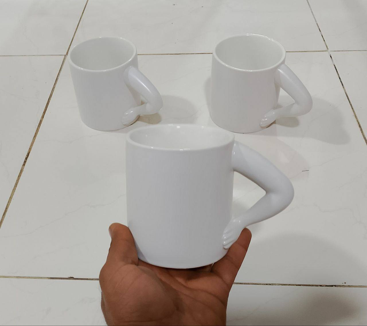 اكواب مجسمه واكو سادة للرسم والكتابه 
متوفرات جمله ومفرد كميات محدودة 
للحجز والاستفسار ماراسلتنا خاص او واتساب ***********
