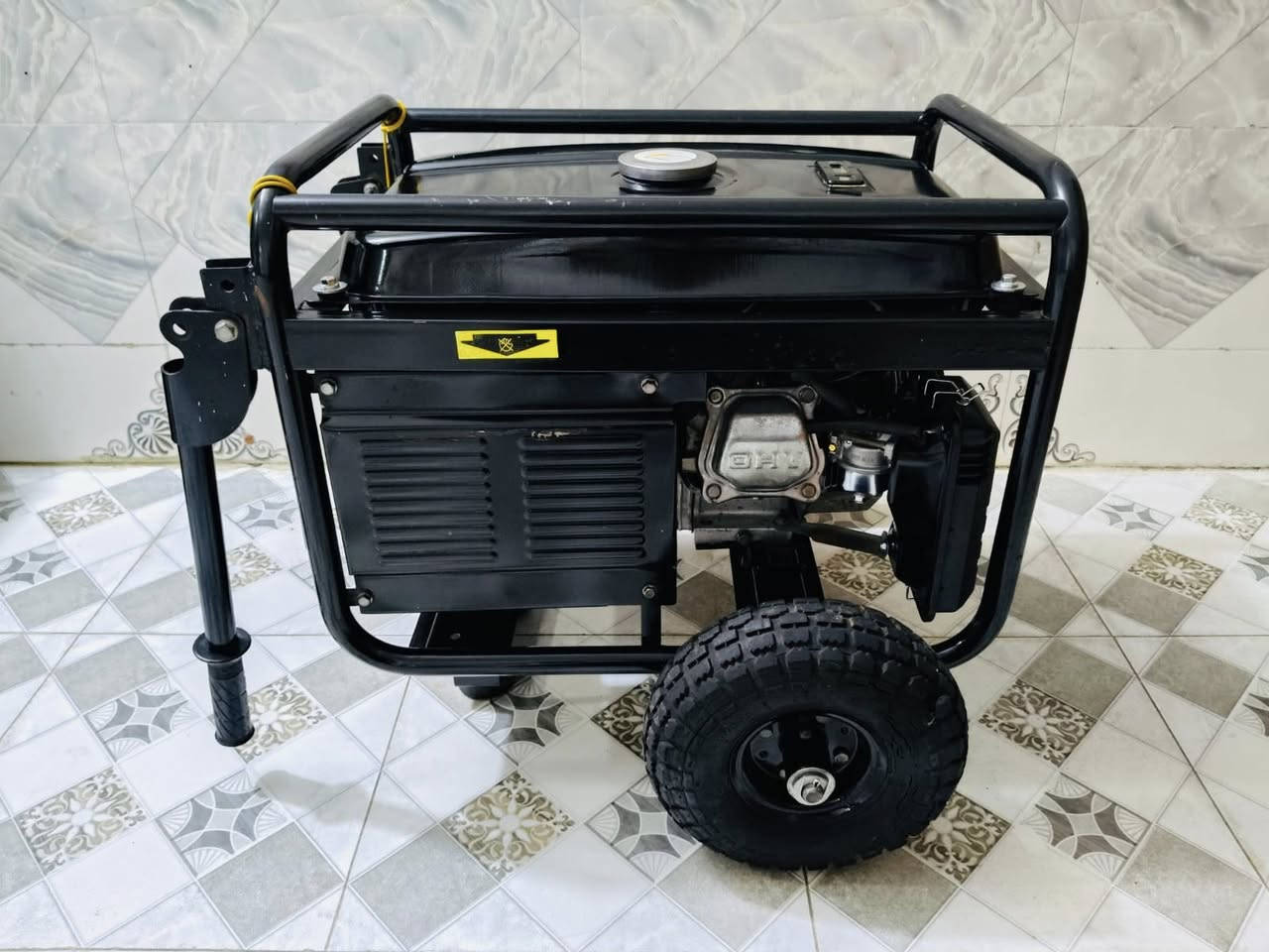 سلام عليكم مولده استرا كوريه الباب الاول بانزين.3ونص كيفي15امبير ملف نحاس . الحجم الكبير . مولده كلش نضيفه مشتغلا  سبوع بلاديه مداخله اي تصليح نكره بالتشغيل السعر225مكاني  بغداد الشعب ويوجد خدمه توصيل داخل بغداد لرقم الهاتف***********
