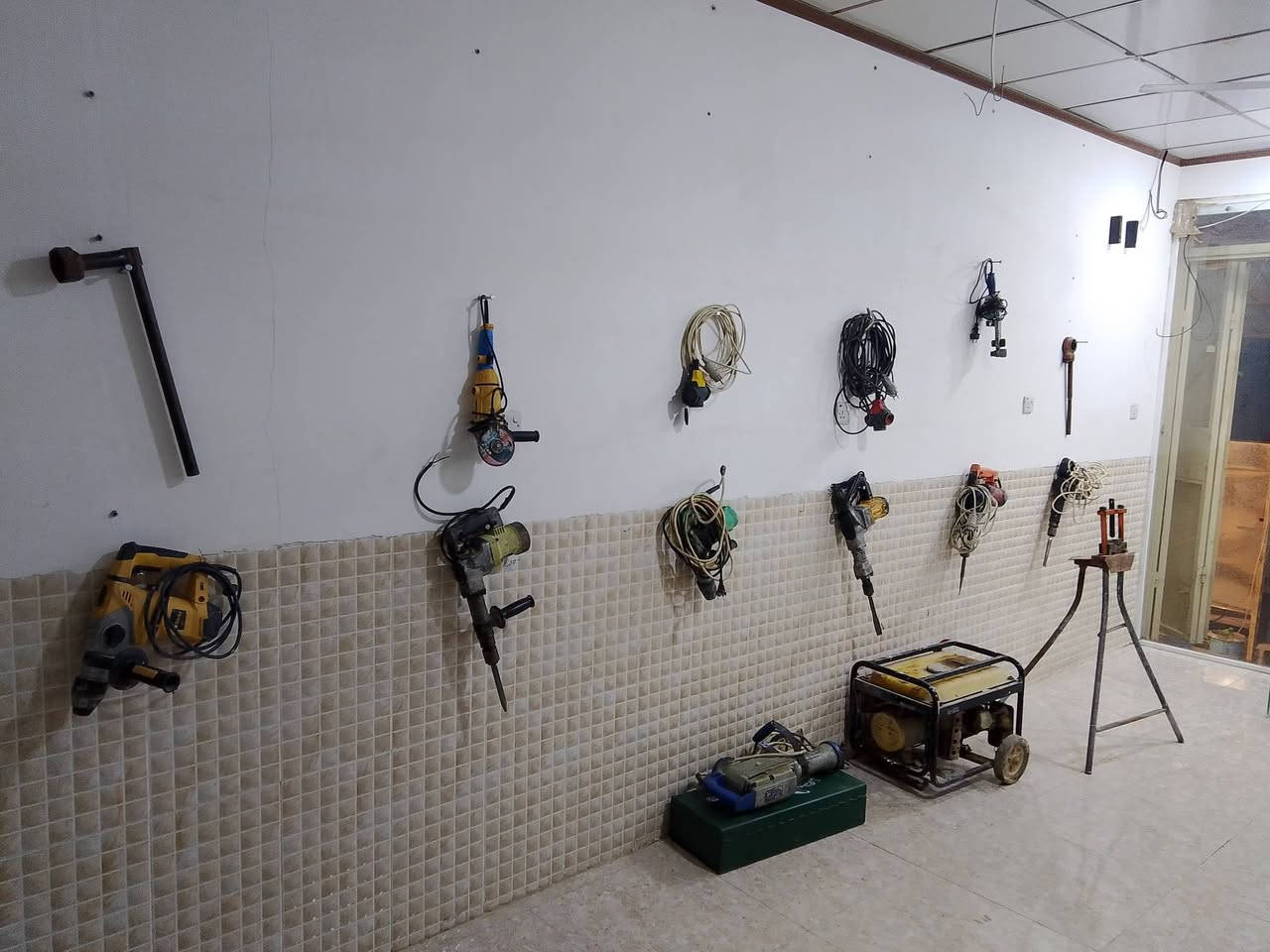 سلام عليكم ببركة الله تم افتتاح مشروع تاجير جميع انواع الدريلات واغراض البناء يتوفر كل حاجات للتاسيسات البواري والمجاري
العنوان : سبعه نيسان قريب مهدي مضمد 
رقم ابو سوران ابو محل
‏‪0771 027 2190‬‏
