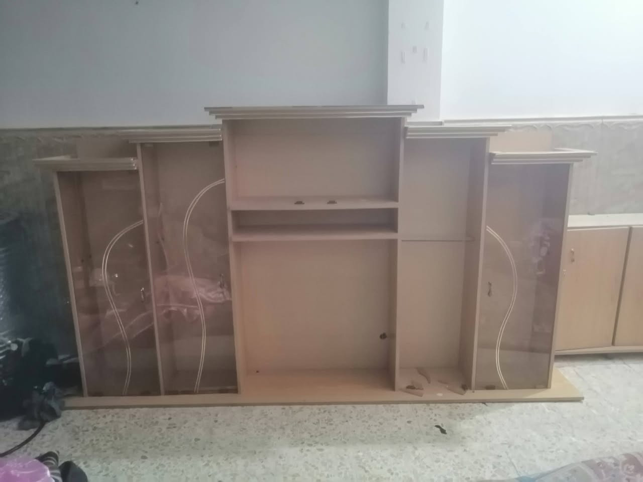 السلامه عليكم معرض قطعتين الصغيره الجوه 3خانات سعره125وبيه مجال
***********
