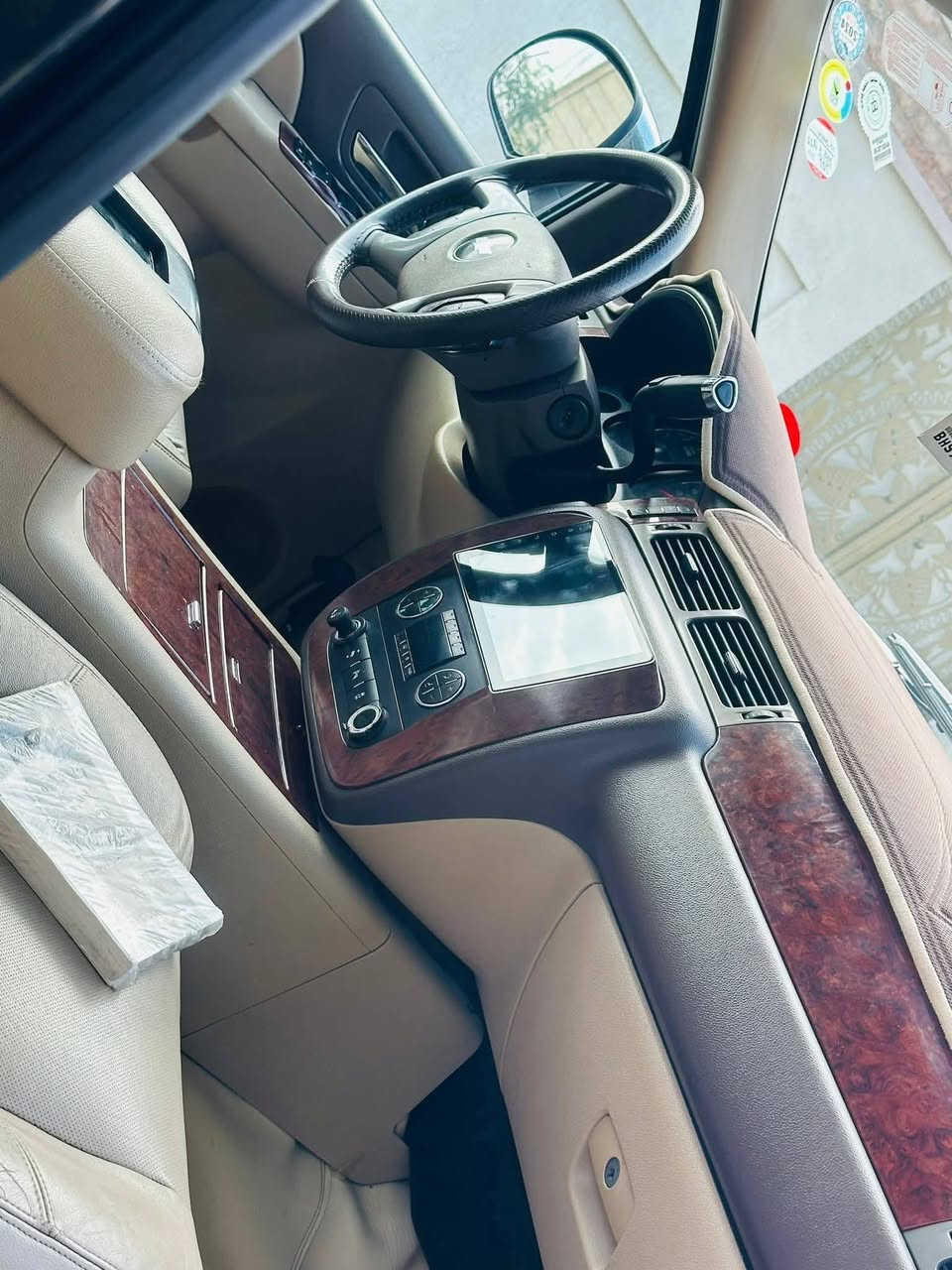 تاهو مديل 2012 LTZ خليجي 
شفروليه تاهو مديل 2012 رقم سليمانيه الدولي سنويه جديده تحويل او وكاله بسمنه السياره كفاله من كلشي
مكينه وكير مكفول بلادي عل وضع الشركه مامتعوبه
ماشيه 100km جاهزه كل نقص مابيه سياره نضيفه بمعنى الكلمه استخدام شخصي فول مواصفات واحد عله
للاستفسار اكثر اتصل عل رقم *********** مكاني بصره
