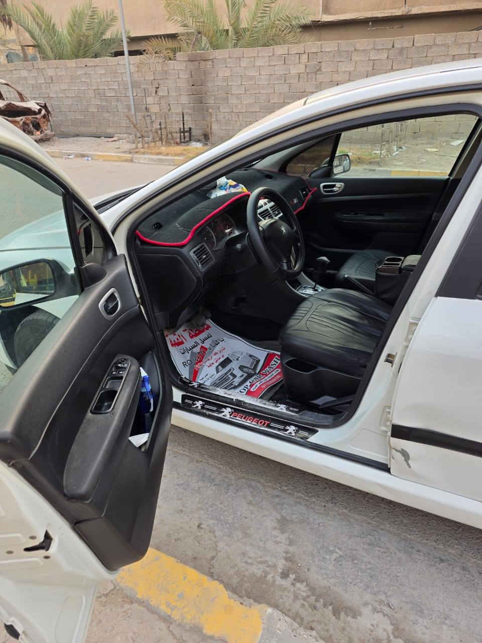 سلام عليكم
بيجو 307 فرنسي 
بسمي السياره
تحويل ثاني يوم
موديل 2005 
محرك 1600
شاشة اندرويد
كير محرك خير من الله
تدفئه تبريد شغال وخير من الله 
تخم تأير جديد سياره جاهزه
  مناقصها شي
 السعر 60 وبيها مجال
***********
