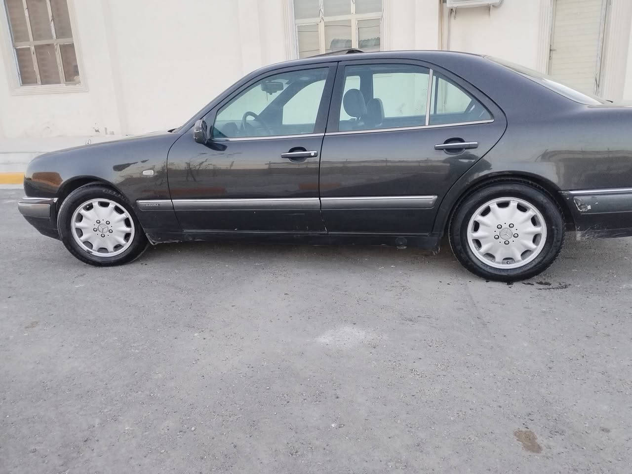 مارسيدس ام عيون ٣٢٠ELEGANCE رقم بغداد انكليزي بسمي بدون صبغ ابلاديه محرك خراطيم كير D4 فول مواصفات كشانه جلد خزن ميموري فتحه برده تدفئه بالكشنات جنجر  مري شفط صدر كير محرك خير من الله سياره ع البلاد بدون اي جطل السعر ٨٣ وبيها مجال غير متواجد ع النت ***********
