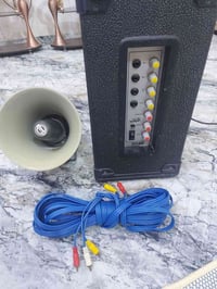 مكبر صوت • قابل للشحن • كيبل ١٠م