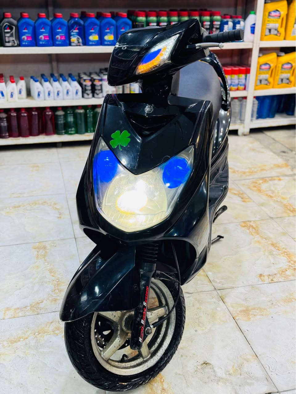 السلام عليكم سكنس فحل كابريتر كامله مكمله ما بيها نقص كلها شغاله سلف هندر بيها اكلج امامي رياضي قطره دهن رياضي بيها قباقه مال كور رياضي تخم تاير جديد نضافه فول كفرات بلادي الدراجه بس شغل واطلع السعر ٧٥٠ وبيها مجال مكاني دوره شارع ٦٠ رقمي *********** بغداد, العراق
