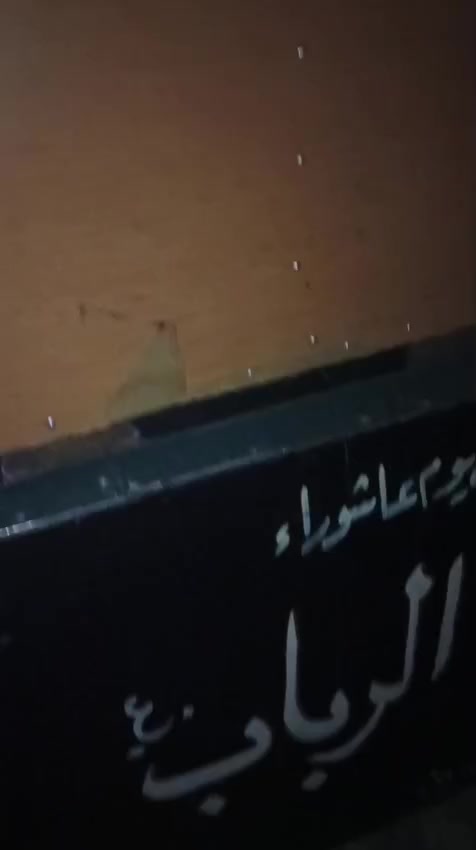 السلام عليكم ميز الأسود  الطول مترين ونص العرض 90 مبطن حتى الكاعيه حديد ثقيل هوه مخزن وميز وبي حوض اني مغلفه شيل التغليف الفوك يرجع حوض والذهبي ارتفاع 130 × 90 حديد ثقيل مال طباخ جاي الفوك جوانب للطباخ والجوه مخزن باب وسركي وقفل 
سبب البيع الميوزه كبار والموكب مالتنه زغير اريد افصل ميز اصغر // والمضخم اواكس كهرباء 
للاستفسار *********** العنوان البصره حي الحيانيه (حي الشرطه)
