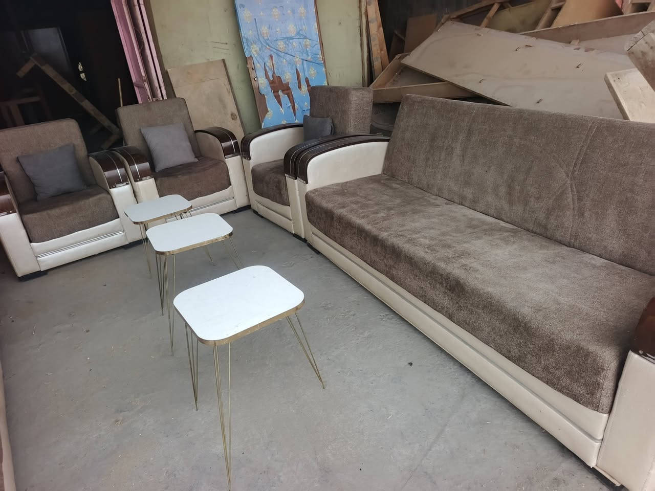 #تخم 10 مقاعد تركي سرير ومخزن 
نظيف جدا مع ماصات وكوشات 

 #العنوان  // الحمزة الغربي __ قرب تقاطع معمل السكر 

***********
