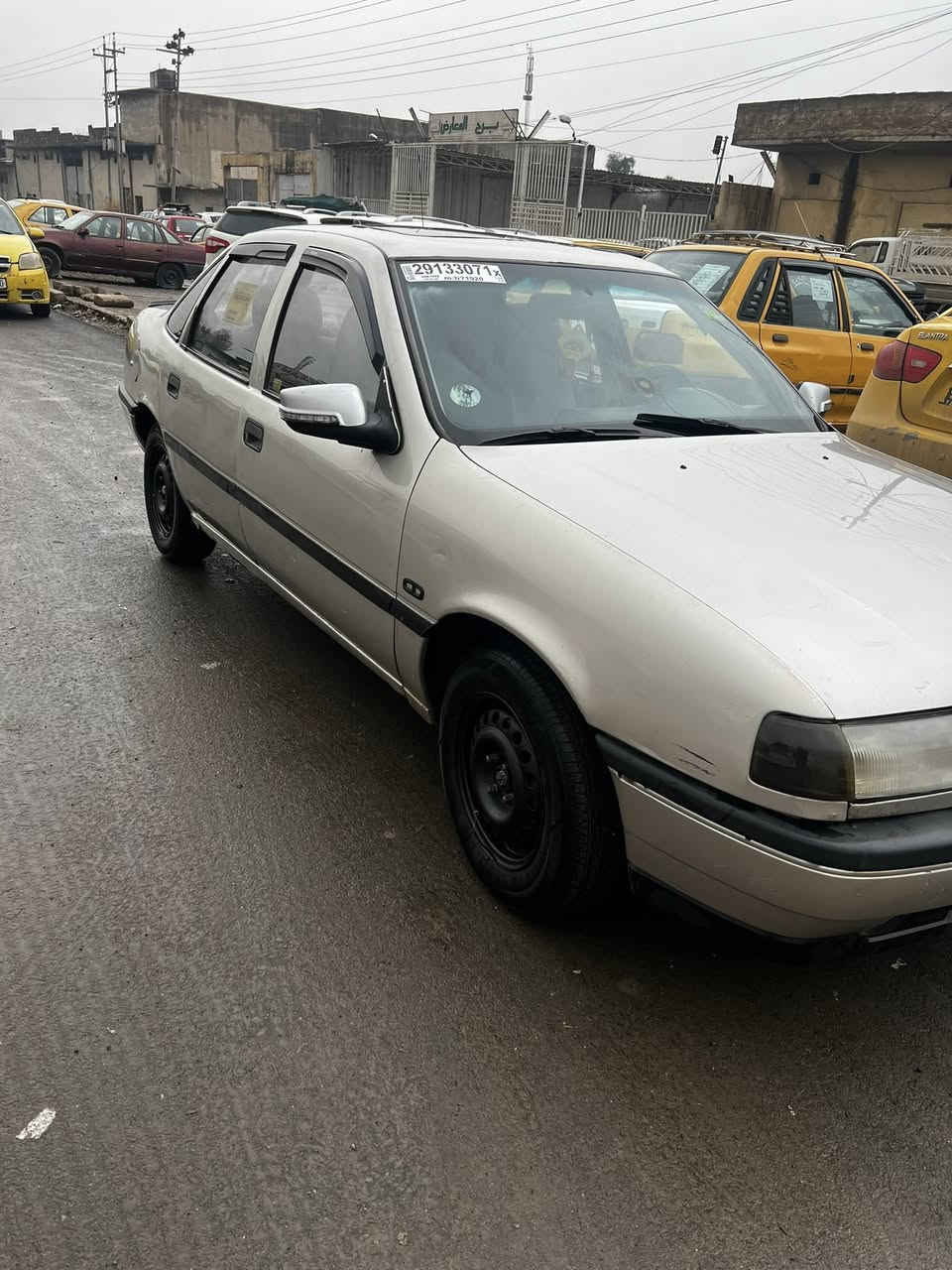 سلام عليكم عندي اوبل فكتره البيع حجم 20موديل 92  مكينه وكير تماتيك شرط رقم نينوى الماني كوربون بنزين موجود اربع تواير جدا طخم جديدمكفولة من طخه كامل   سلايت  ***********//***********
