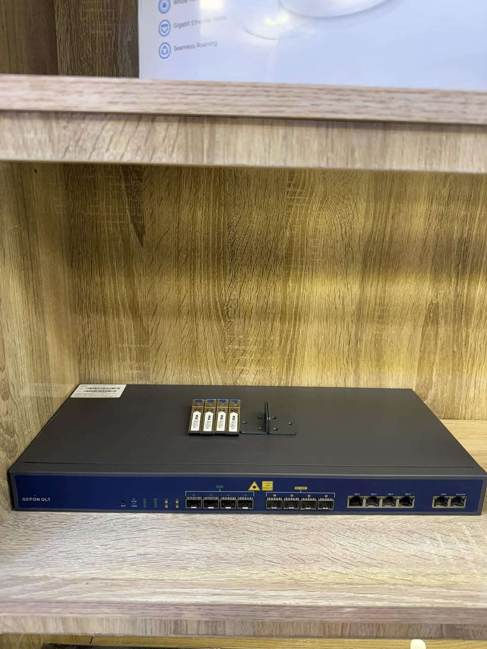 مرحبا
لبيع  olt فيسول لير 3 4 بون ايبون نضيف جداً وبكرة 4 كور بيها 800 متر سعر 800 الف قفل ويا sfp 3 بلاص عدد 4 
مكاني بغداد الاعظمية 
***********
