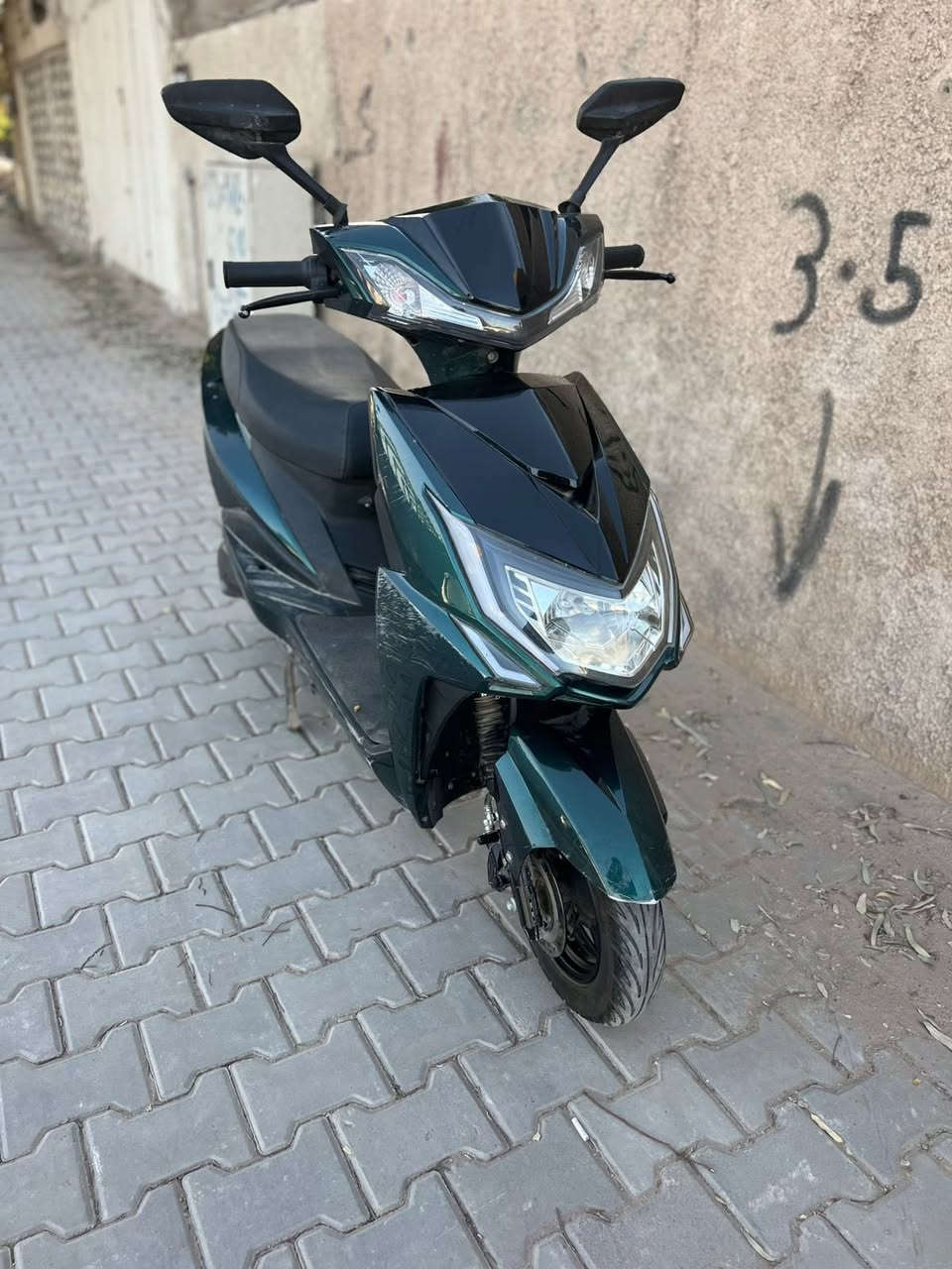 سلام عليكم شباب عندي هاي دراجه نوع سكنس  دراجه مثل مواضح بل صوره نضافتها نقصها سبايدر الوره فقط اماً بطاريات جددد ع فحص وكاله بعدهن دراجه وصل شراء موجود بيها دراجه اخذتها ه دراجه  تجي مواصفات تخبل 

النوع سكنس
البطاريات 6دبل 
التحويلات 1.2.3
السرعه 70
الموديل 2026 
لونها مميز 
تمشيك45كيلو وكثر 
تحمل شخصين 
إطارات جوبلس 
بريكات دهن دسكات 
دبل اشاره 
اشاير رباعيه
لايتات زنوزن قويه جدا 
بعد بيها مواصفات 

ال استفسار اتصال 

***********

عنواني بغداد
