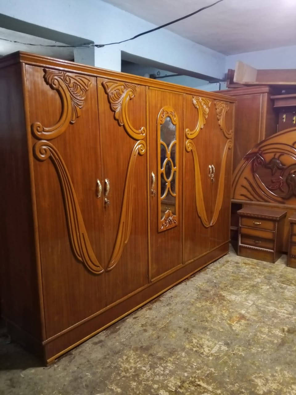 ارخص الاسعار يم حجي سجاد غرفه ام 5 طابق واحد تزكام درجه اولى ضهر جرجوبه كوت حي جهاد  زويرجات مراسله او اتصال تدلل سعر 500 وبيها مجال 
***********
