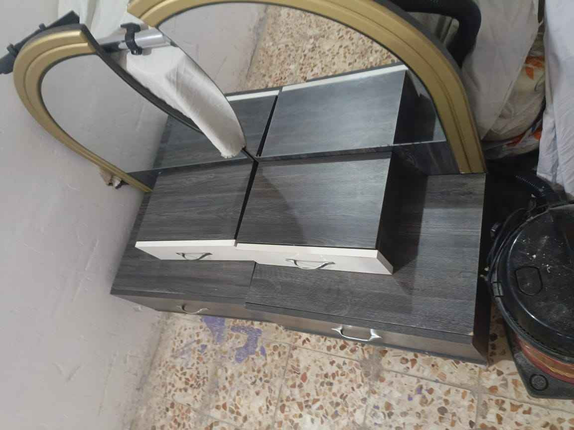 غرفه مرتبه يرادلها ملاحظات بسيطه مخفيه 300الف وبيها مجال 
مكاني شط العرب الكباسي الزغير *********** البصرة, العراق
