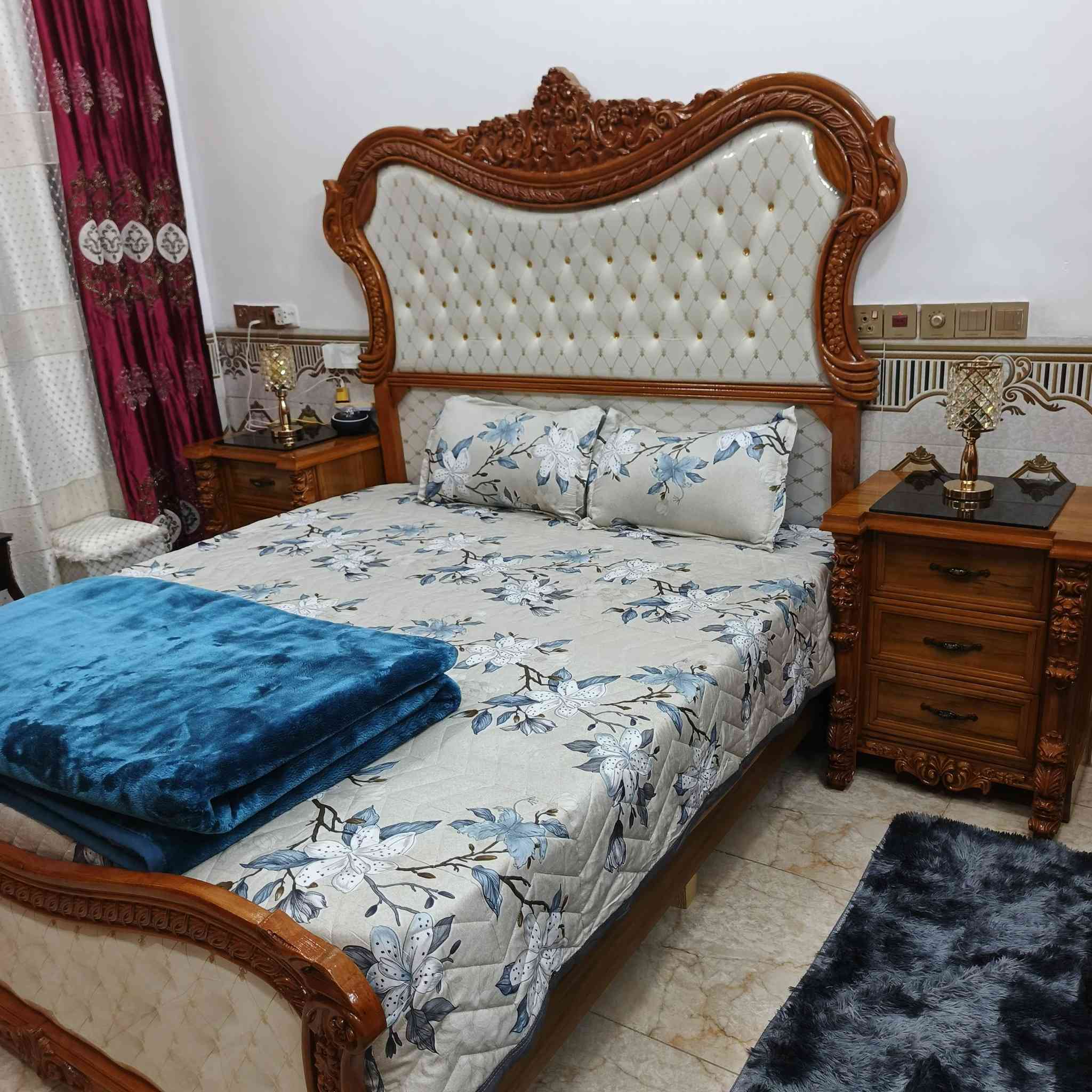 السلام عليكم غرفه جديده تفصال فصلتها ب٣ونص بس طلعت كبيره متكفي الغرفه لل ب ي ع المكان  الطارميه حي الفارس شارع السكلات خلف معارض حجي وليد  السيارات قرب جامع الصديق  للاستفسار خاص او ع رقم الهاتف***********    ؟***********
