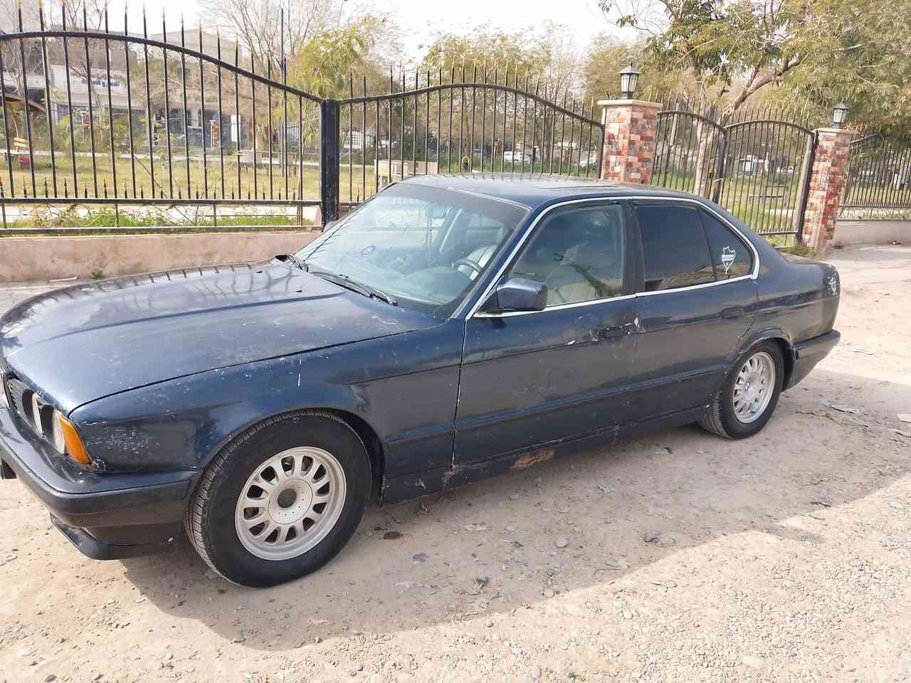 السلام عليكم بي ام للبيع او مراوس 
سيارة خير من الله كير محرك شرط 
تخم تاير صدر نص عمر السيارة عايزها 
بس صبغ وبيها هاي الطخه بل جاملغ الخلفي 
السعر 40وبيها مجال تريد تحويل تريد وكالة *********** مكان السيارة صلاح الدين سامراء
