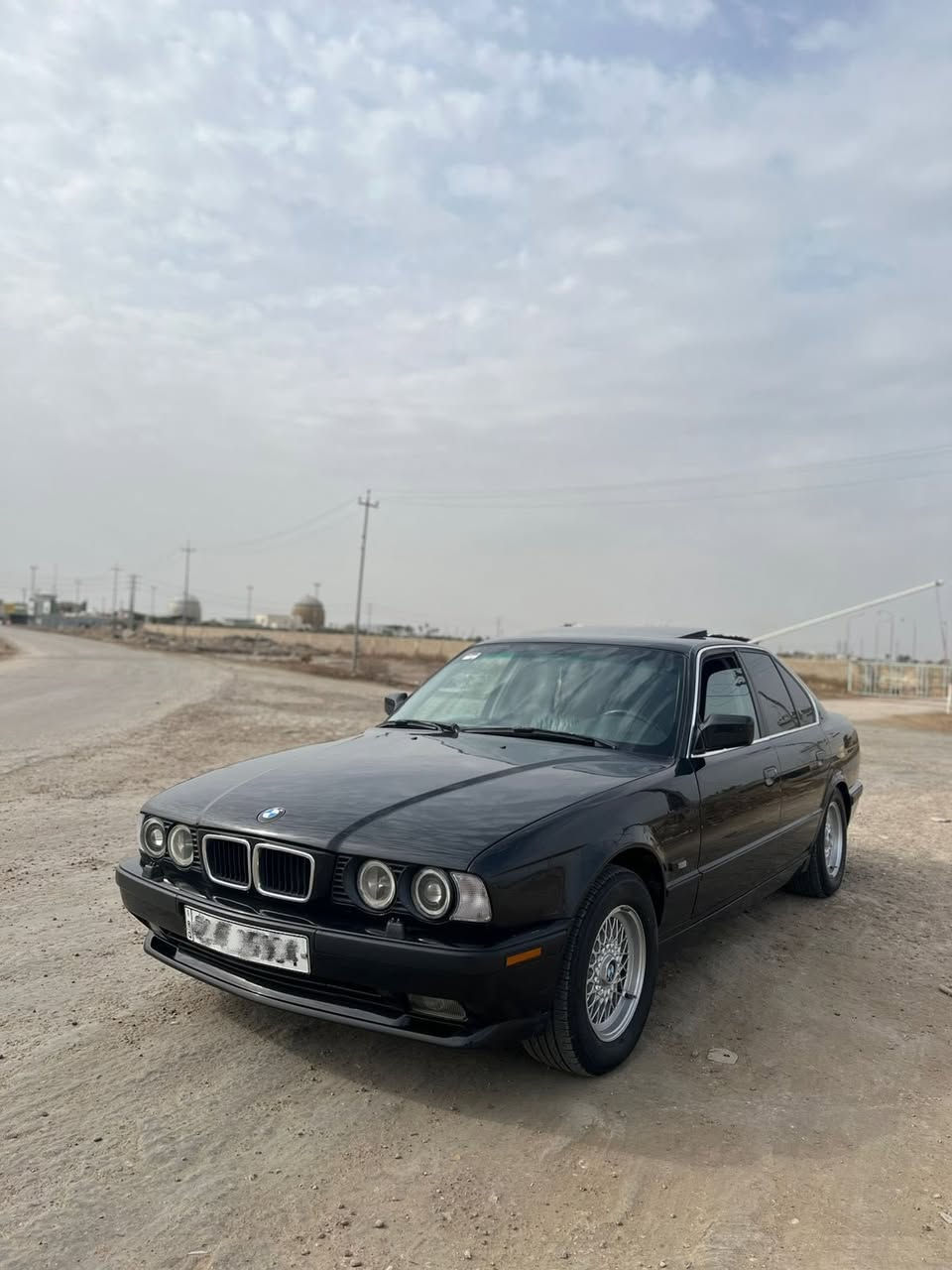 السلام عليكم

بي ام 535 مفتوح السياره جديدة بمعنى الكلمه مكفوله بيها منظومة غاز تخم تايره حدادية مكينه كير كلهن خير من الله كهربائياتها كلها شغاله فتحه طكتين كشنات كهربائي غرفه جديدة السياره ما نقصها شي السعر 75 
للاستفسار ***********
مكاني ديوانية
