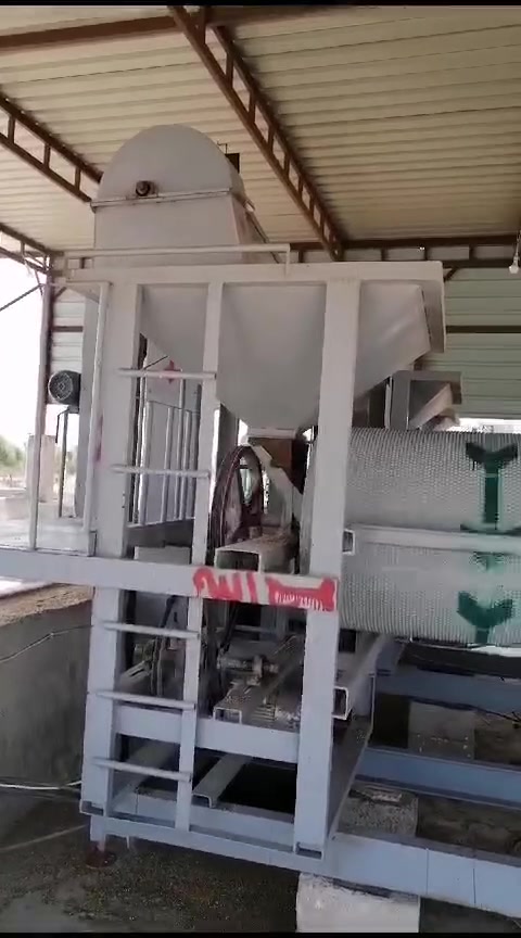 السلام عليكم معمل غربلة حنطة ١٥طن في الساعة معمل متكامل مع رافعات سحب من الجورة ورافعة تحميل للسيارة ***********كورك ***********
