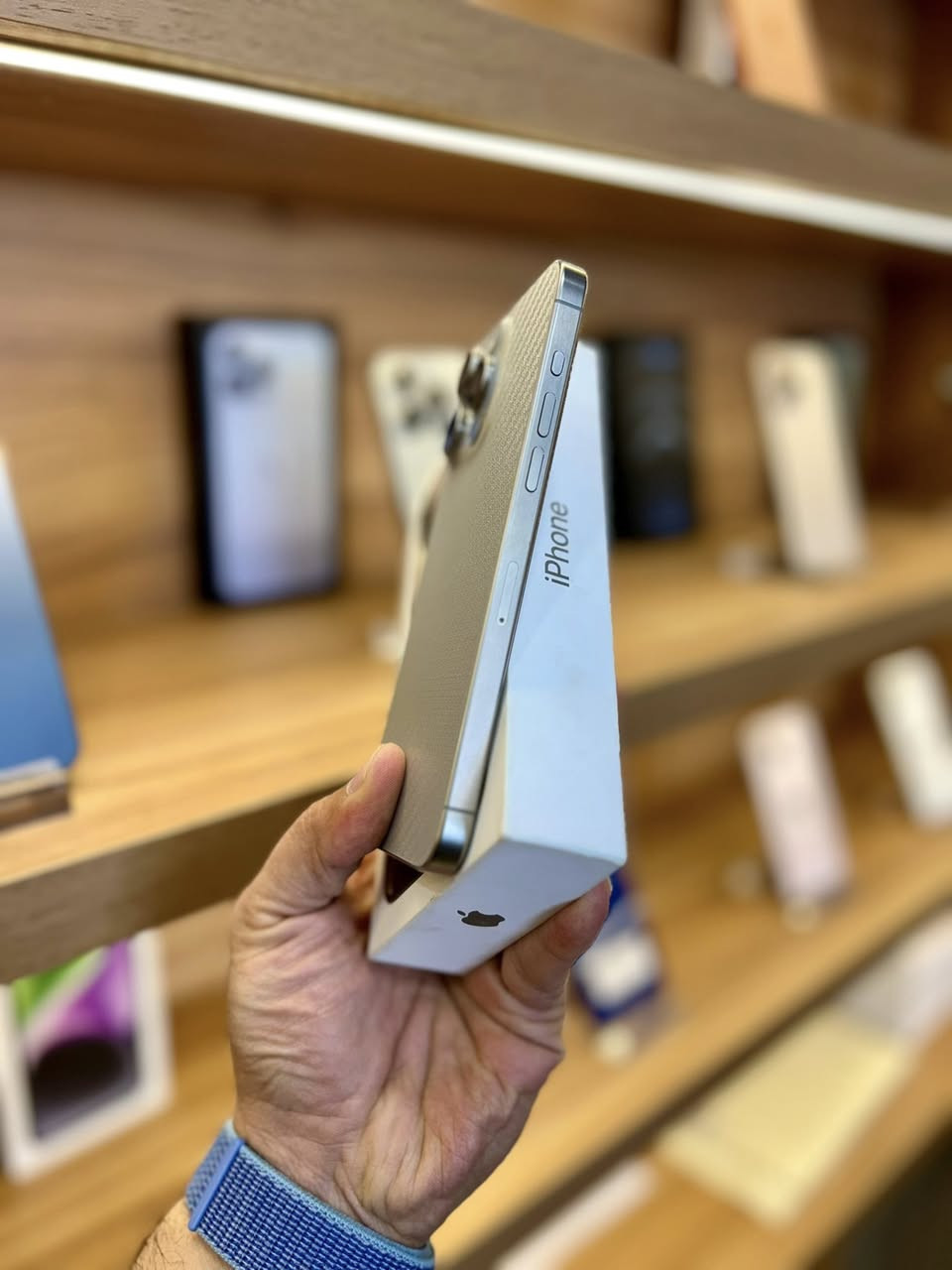 15 برو ماكس ، دبل شريحة
ذاكرة 256 كيكا 
بطارية 90‎%‎ اصلية 
الجهاز مع كامل المحلقات 
بسعر 🔥 🔥 🔥 

العنوان :- النجف الاشرف - مجمع الشراع الترفيهي - مجاور مطعم الكلحة ..

للطلب والاستفسار ( *********** ) او مباشر على الصفحة
