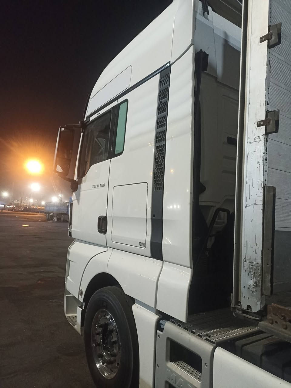 لبيع مان موديل 2018 سياره جديده مكينه دبل سوبر حجم مكينه 500 كير سكانيه 14 نمره صقف عالي فول مواصفات جوبلس مامي شاصي عدل ثلاجه جرار داخل بيجي سياره مكفوله عالمه عريانه شمتز كفر نايز شاصي جديد تخد ويل كب هزه جديده مكاني بغداد سعر 375 مربوطه جادر ***********
