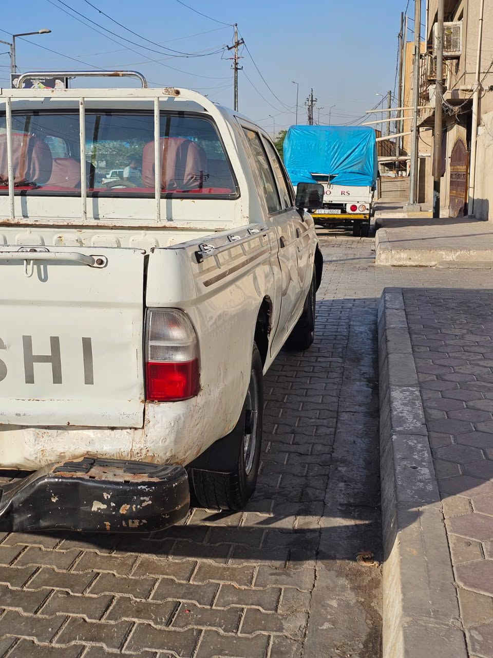 السلام عليكم بيكب ميتسوبيشي موديل 2004 سيارة نظيفة محرك وكير وحدادية نظيفة رقم بغداد انكليزي سنوية لل2031 هزة سيارة جديدة مكان السيارة بغداد الشعلة السعر65$وبيها مجال رقم ***********
