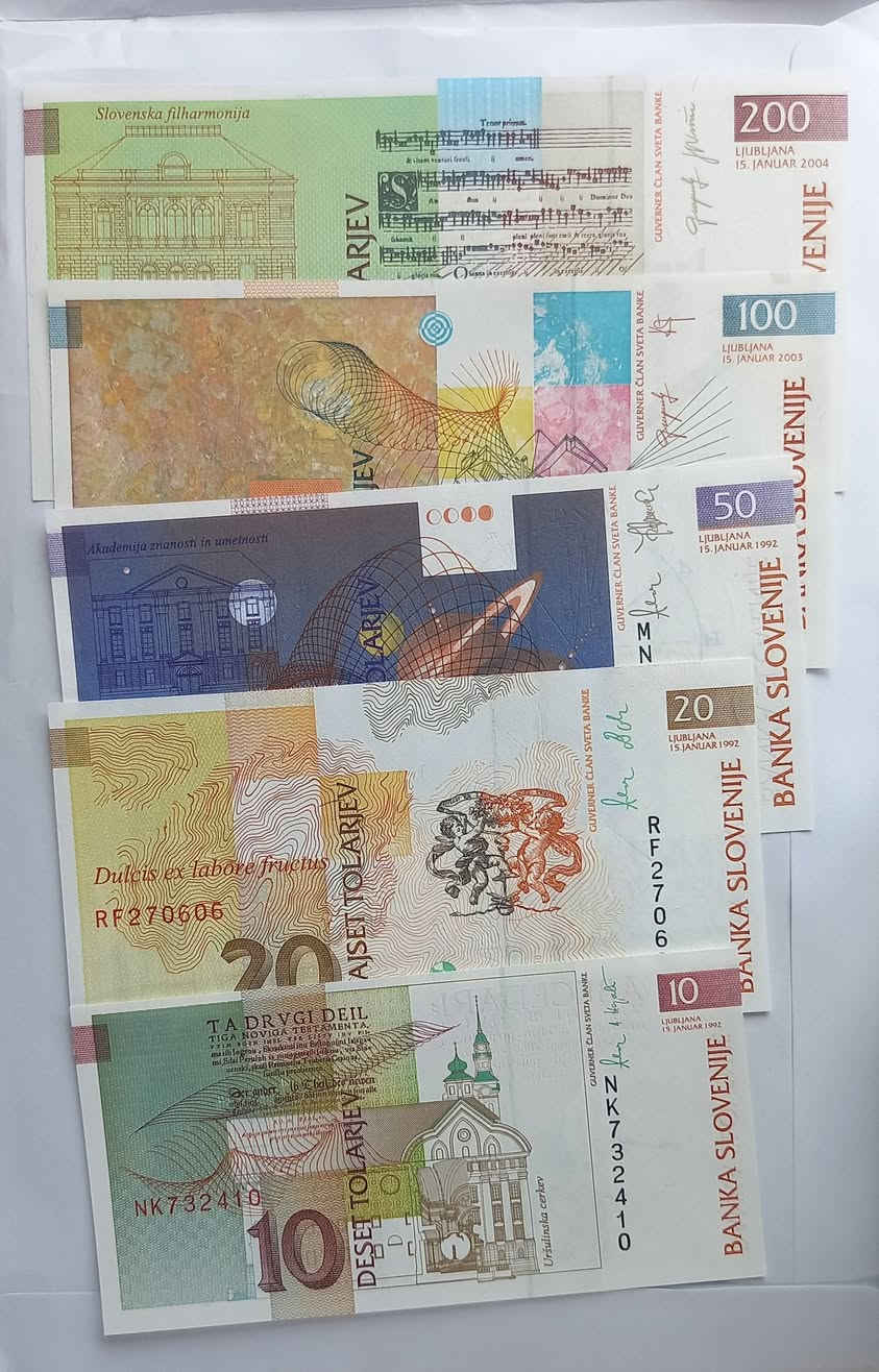 سيت سلوفينيا 
السعر 32 الف
انسسسسسسر


**إذا كنت صاحب هذا الإعلان وتريد حذفه لأي سبب، رجاءا أرسل رسالة إلى الدعم الفني**
