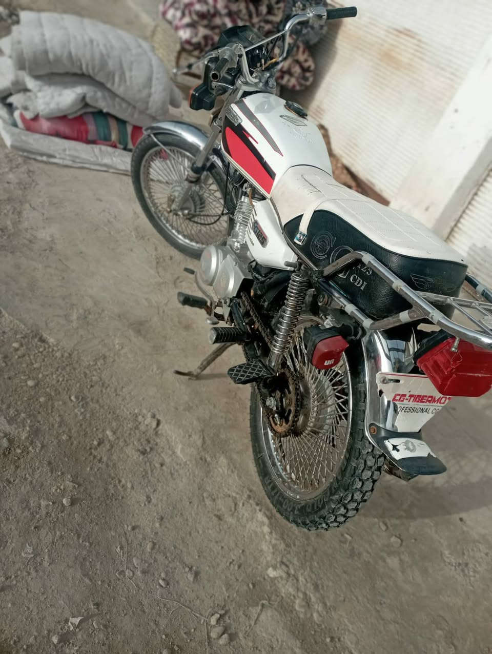 السلام عليكم دراجه تايكر للبيع اوراق اصوليه موديل 21 دراجه جاهزة $& ***********.     ) السعر 400 وبيها مجال
