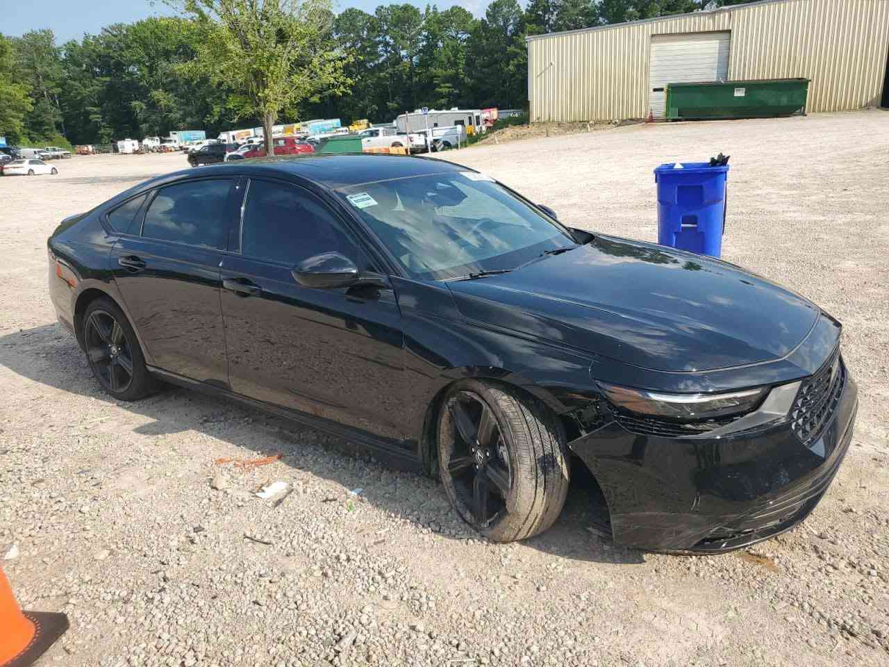 السلام عليكم
هوندا اكورد هايبرد موديل 2024
فئه سبورتL
السياره قطره صبغ مابيها فقط تعديل ذيل الجاملغ صفحه السائق
المكان بغداد العامريه
للاستفسار :***********
السعر 220  وبيها مجال بسيط
