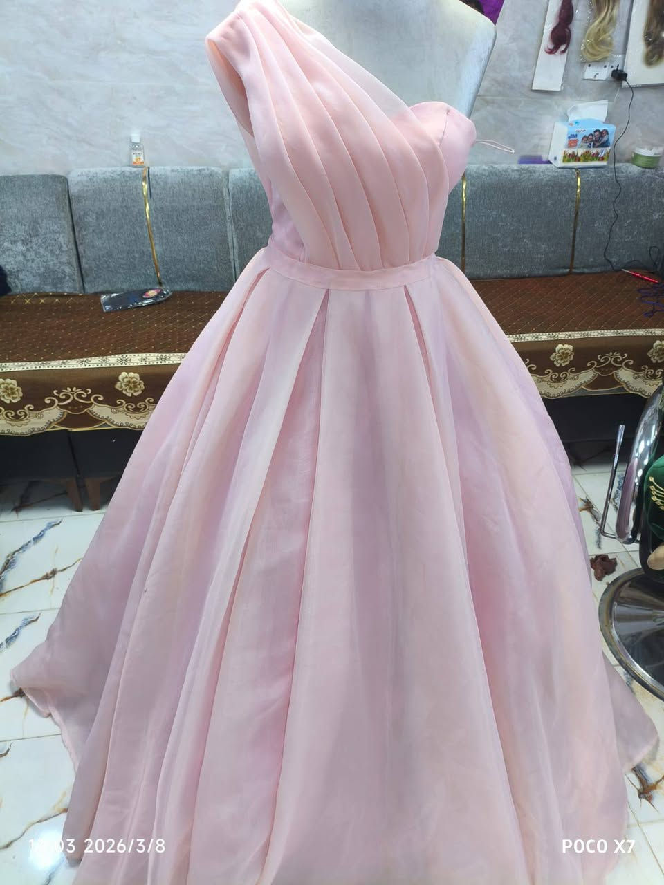 السلام عليكم 
عندي فساتين سهره للبيع 
تصفيه محل عدم تفرق 
ابيع جمله سعر قطعه 
10000الف 
فساتين خير من الله 
***********
