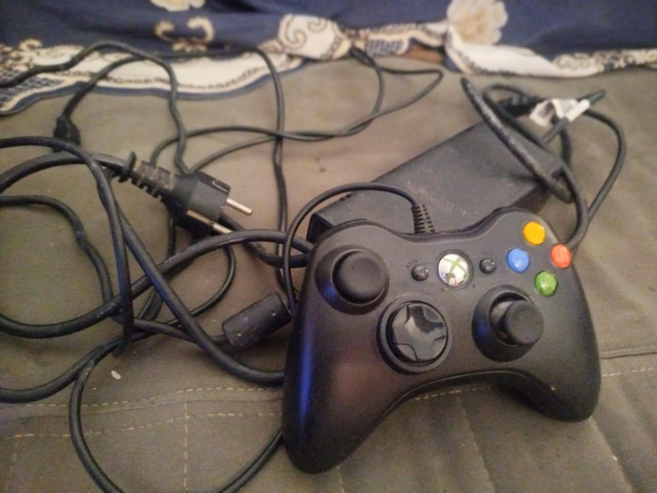 Xbox 360 slim 
للبيع جهاز نضيف
مهكر بي ١٢٠ لعبه 
يحتوي جوستك واحد تجاري
المكان دوره جمعيه خير الله 
السعر ٩٥ وبي مجال قليل
للاتصال ***********
