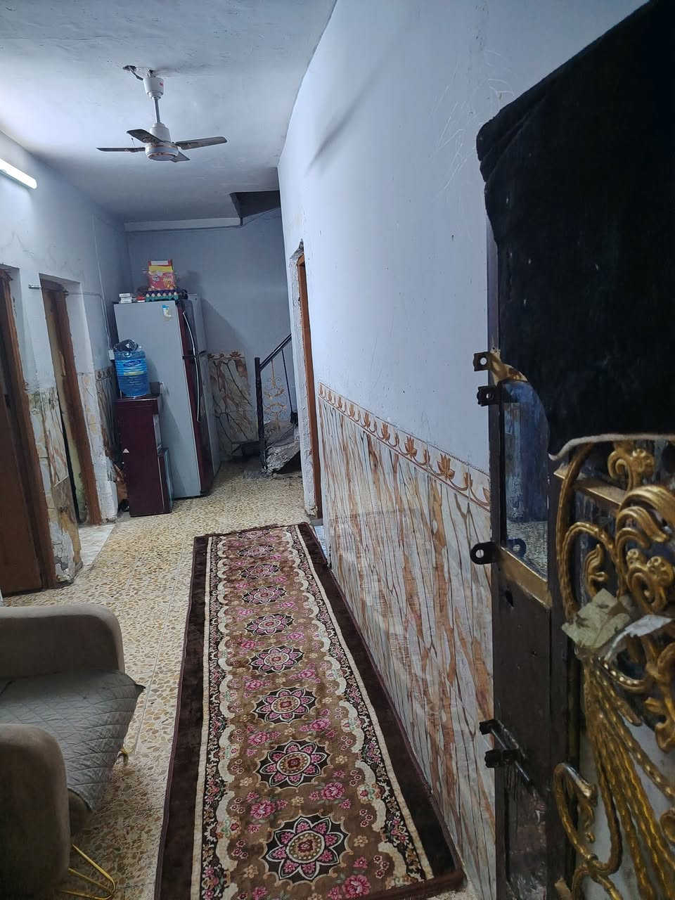 السلام عليكم بيت مساحة ١٥٠متر مكان منطقة الوردية  دربونة ابؤ سمير الدفاعي السعر ٤٢ وبي مجال للأستفار الرقم ***********
