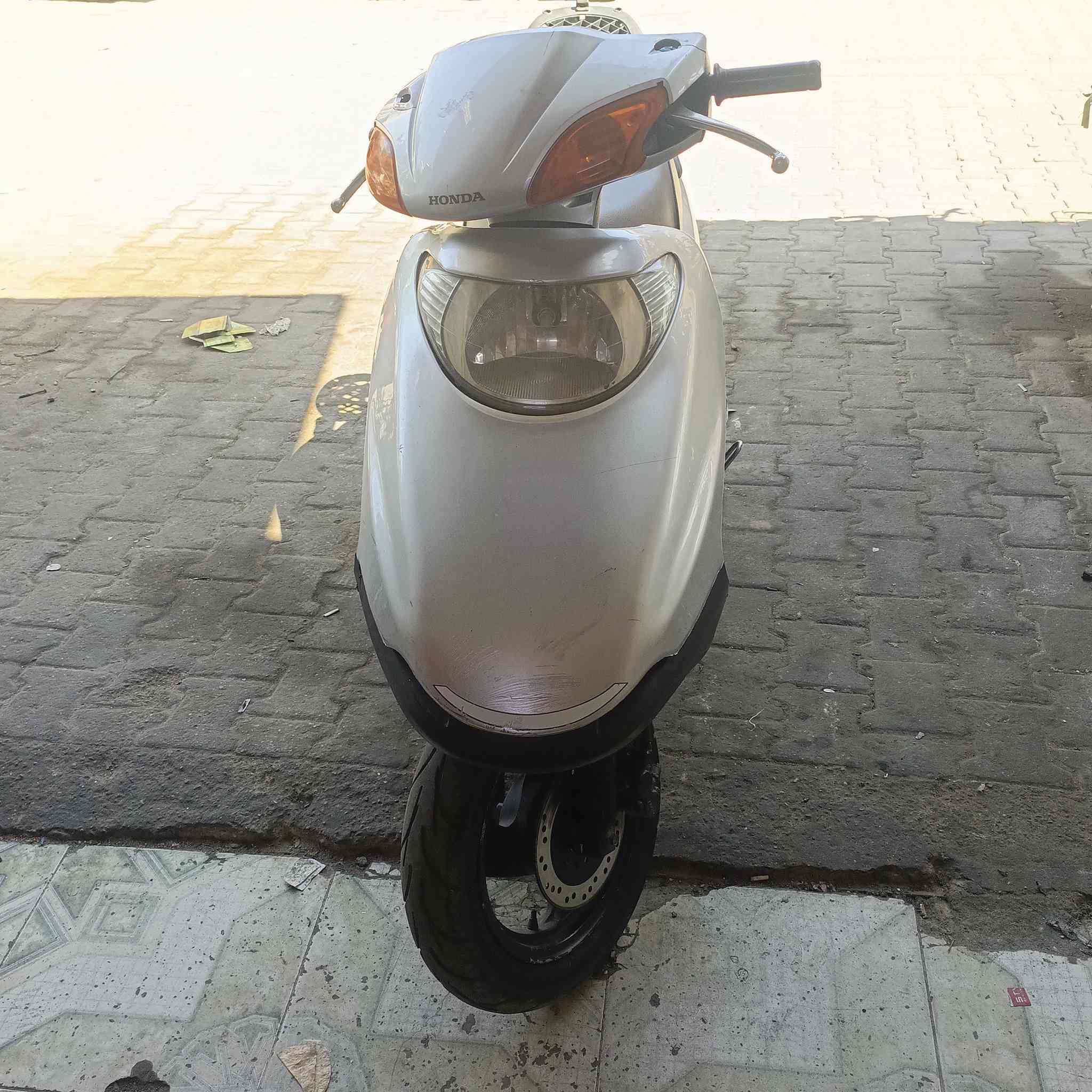 سلام عليكم دراجه سبيسي ياباني للبيع مكينه مفتوحه مره وحده رايمر كله شغاله سلف هندر كهربايات كفرات اصليه سعر550وبيه مجال مستعجل عله بيعته للستفسار*********** مكان كوت
