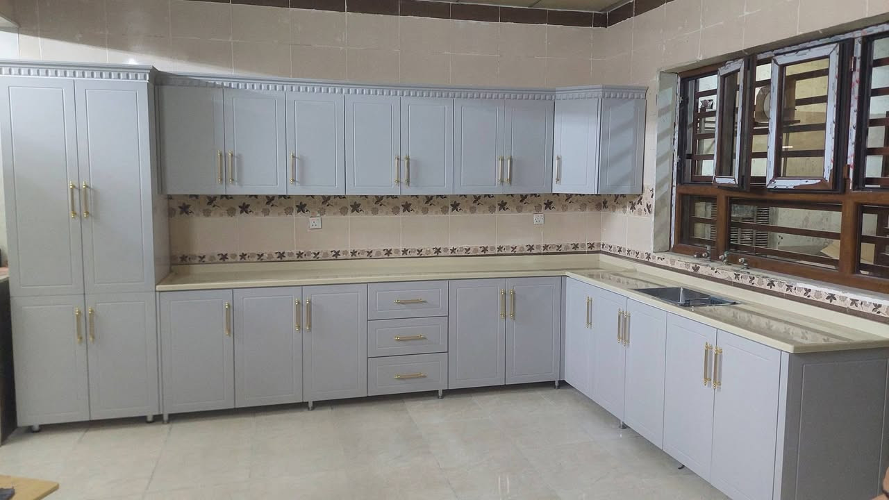 كاونتر المنيوم ابواب خشب. السعر مليون 400الف ( hdf) 3امتار الكاونتر و 3امتار الملحق وسنك متر ونص كامل مرمر وتوصيل لحد البغداد مجاني  راسلني عالاواتساب ***********جديد العنوان اربيل
