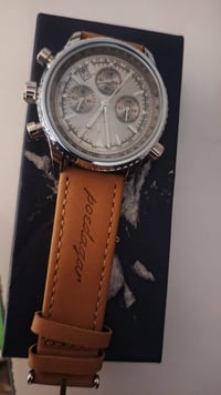 ساعه ماركه اصليه سناتر شغاله بوصله شغاله السعر 75 يوجد توصيل كل المحاف...