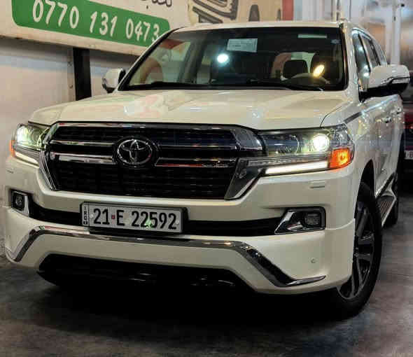 للبيع او مراوسه🪬
TOYOTA 
LAND CRUISER 
2018
G.X.R
WHITE EDITION 
V6
170,000 KM

المواصفات///👑
شاشة حجم كبير
شاشة يدعم CarPlay 
حساسات
أمامي + خلفي
كاميرا 360
مكيّف أوتوماتيك
مكيّف خلفي
تحكم من المقود 
تثبيت سرعة 
محرك V6 سعة 4.0 لتر
271 حصان
كير أوتوماتيك 6 سرعات
دفع رباعي دائم 4×4
الوقود بنزين
خزان 138 لتر
الأمان (ABS, VSC, Traction Control, Hill Assist)
وسائد هوائية كاملة
الداخلجلد
8 ركاب
شاشة معلومات
تحكم كهربائي بالمقاعد
الخارجية
جنوط 18 إنش
‏LED
كشافات ضباب
مرايا كهربائية
فتحة سقف 

ضرر///  مكانين بيها تعديل بارد ❗️ شرط فحص ✅
بدون صبغ ✅
ايرباكات سليمة ✅
شواصي سليمة✅
كير محرك كهربائيات كلها ب شرط ✅

السعر /// 510 $ ورقة وبيها مجال 💵

سيارة نضيف و جاهز ما بيها اي نقص ✅

رقم سليمانية تحويل ثاني يوم ✅

رقم جديد سنوية جديد 📈

العنوان-كركوك 🌆

📞 0770 912 5605
