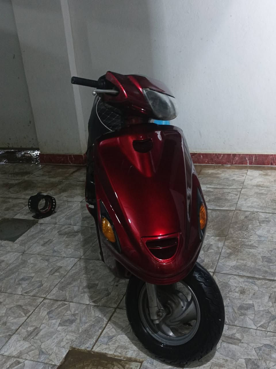 السلام عليكم عاده الشنر بسب واعد كاذبه عندي دراجه للبيع فراشه دراجه كامله مكمله مابيه نقص كهربائيات كلها شغاله مكينه زينه ناعمه شلعه معدل فول تجي شوف بعينك كفرات جديده مكينه خير من الله  قفل ستيرن صالصه بلدي مكاني بابل الكفل رقمي *********** سعر 370 بيه مجال
