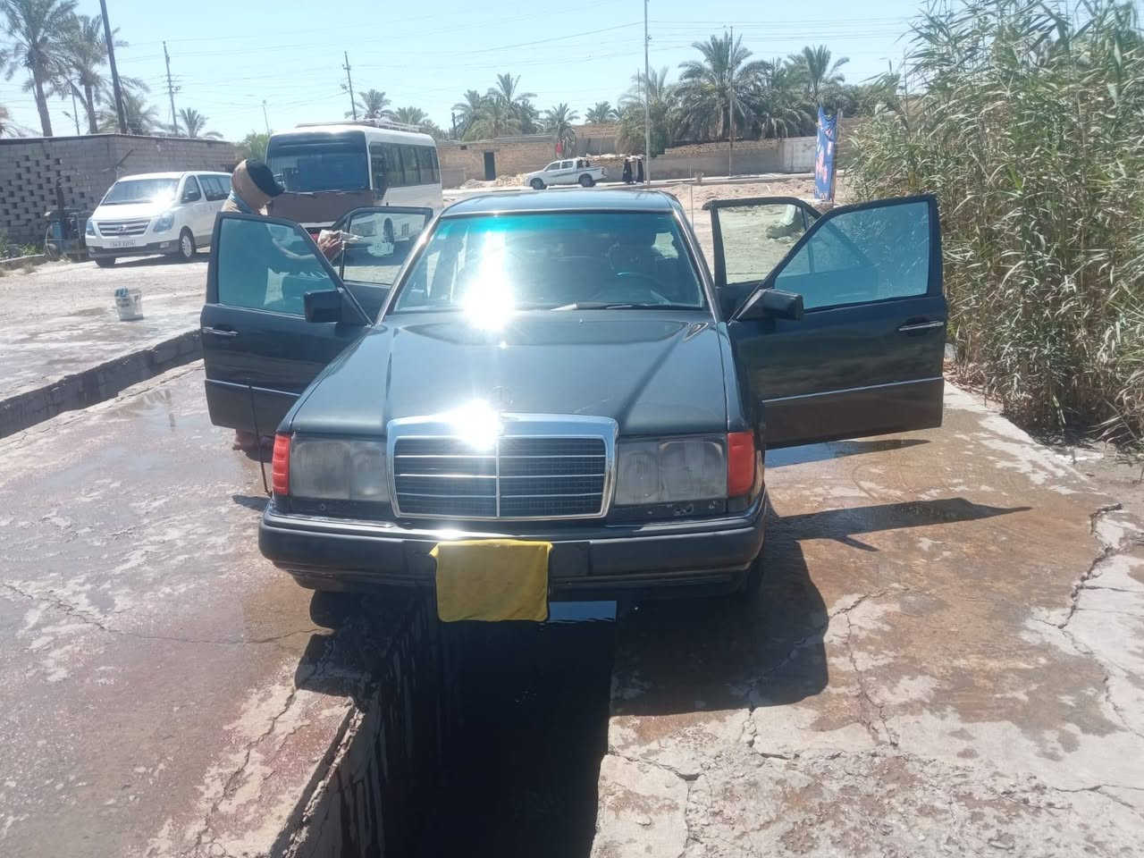 يلا السلام عليكم شباب مرسيدس دب حلو نظيف للبيع موديل 91 مكينه وجير بطه محور اثنين ونص سياره جاهزه مكلف بالنشر اتصل على هذا الرقم تفاصيل اكثر مكان بصره***********
